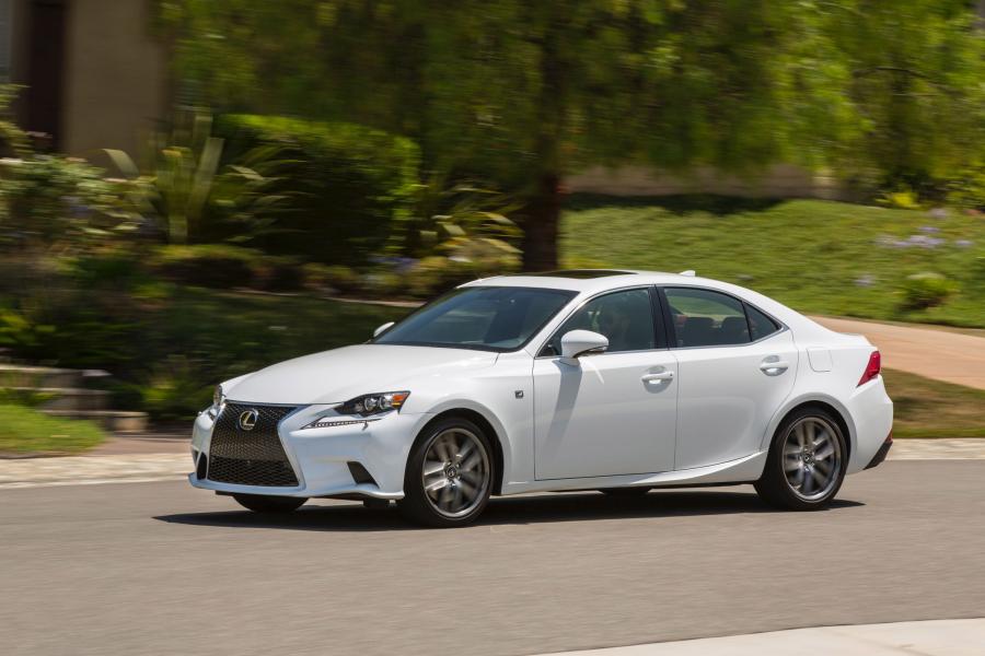  Lexus IS300 AWD F-Sport 2015 года  (фото 3 из 48)